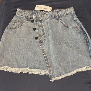 Mable: Frayed Hem Denim Skirt